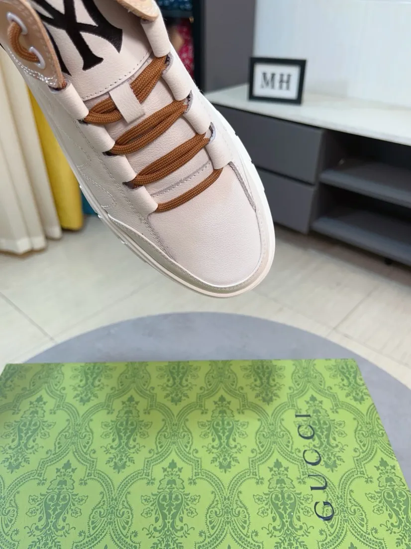 Men's shoes 💰440🌹🌹GUCCI [Gucci] New high-end brand of men's shoes, the latest fashionable casual men's shoes, trendy and versatile style, relaxed and sporty style, uppers imported from Italy, first-layer cowhide, genuine leather lining and ultra-fine workmanship. Original personalized fashionable rubber wear-resistant outsole, light and comfortable on the foot, size 38-44
